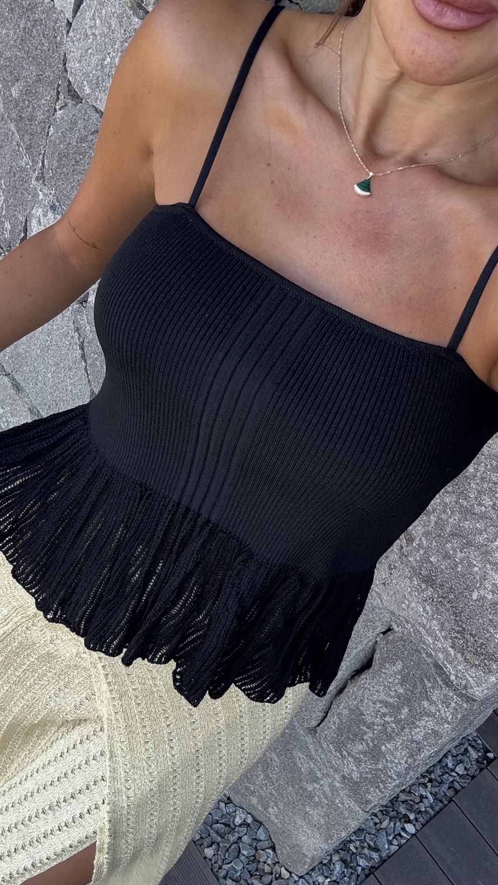 Siyah İnce Volanlı Triko Bluz