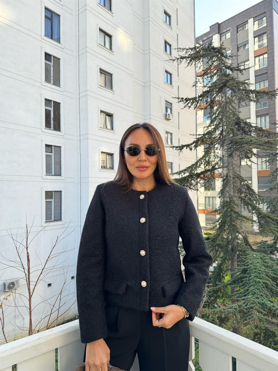 Siyah İnci Düğmeli Astarlı Ceket