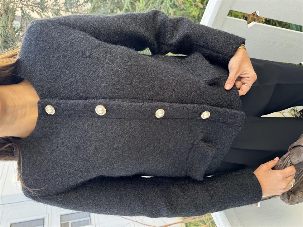 Siyah İnci Düğmeli Astarlı Ceket