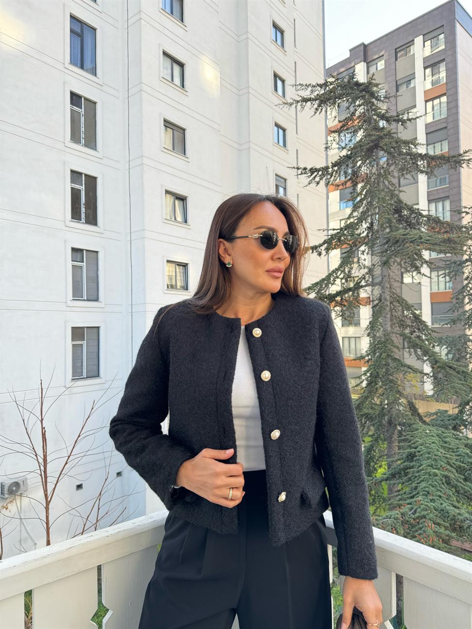 Siyah İnci Düğmeli Astarlı Ceket