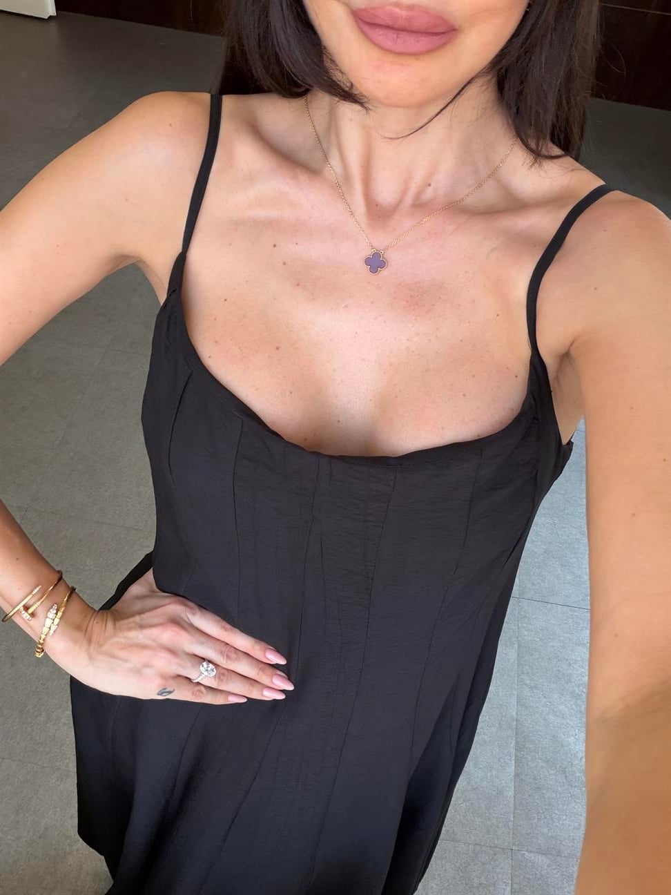 Siyah İp Askılı Etek Ucu Volanlı  Elbise