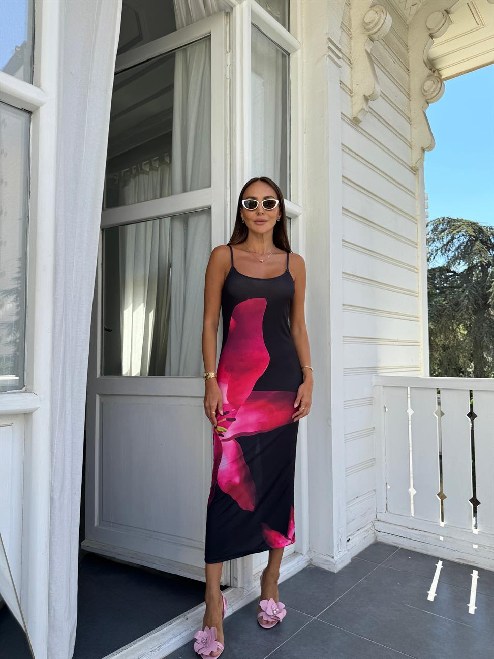 Siyah İp Askılı Pembe Çiçek Desen Elbise