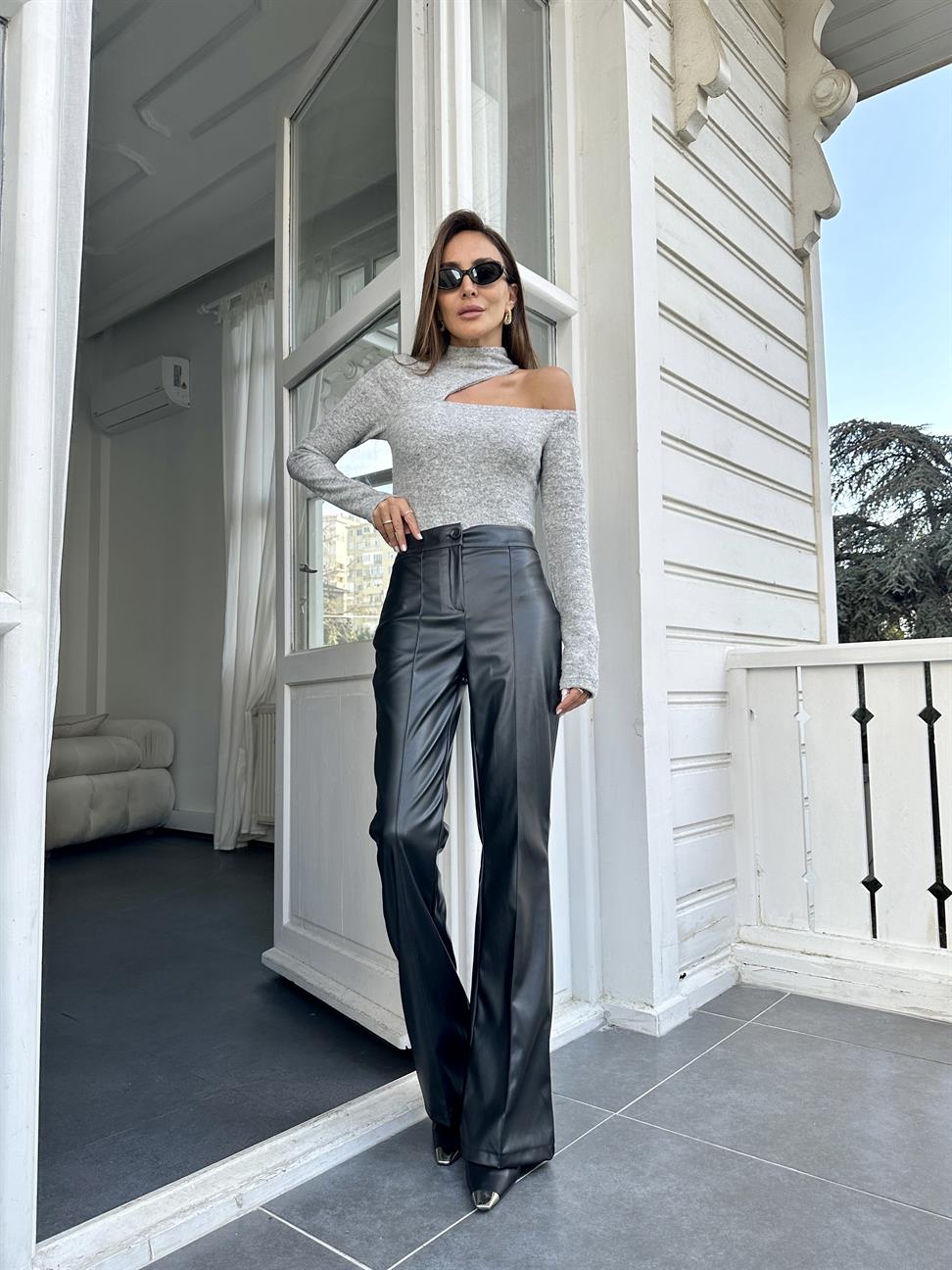 Siyah İspanyol Paça Deri Pantolon