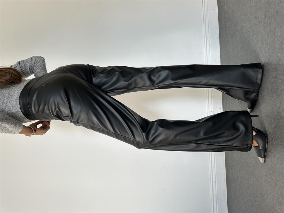 Siyah İspanyol Paça Deri Pantolon