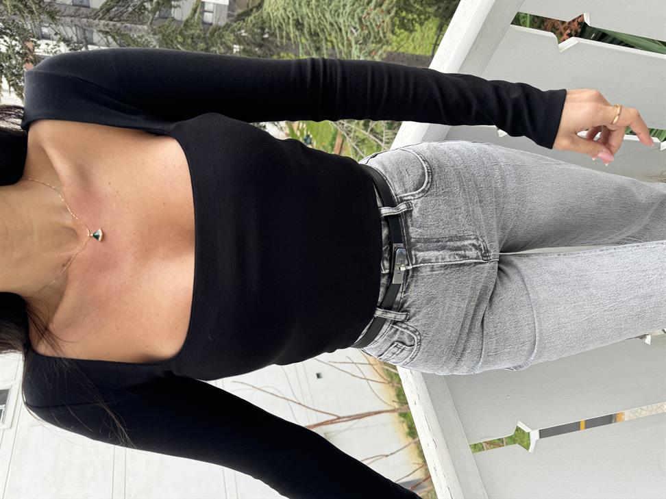 Siyah Kare Yaka Uzun Kollu Bluz