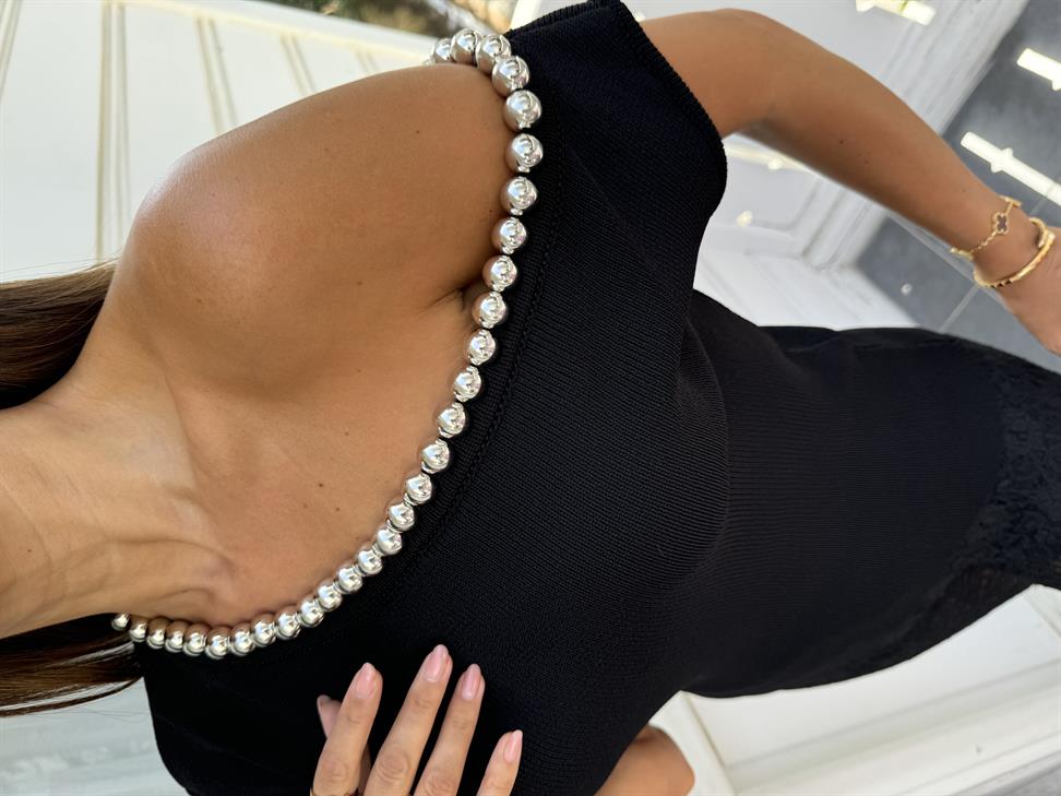 Siyah Kayık Yaka Boncuklu Triko Bluz