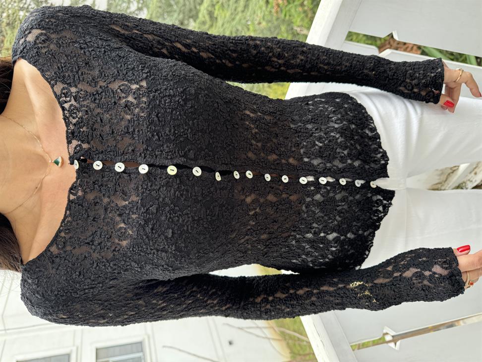 Siyah Kayık Yaka Düğmeli Dantel Hırka