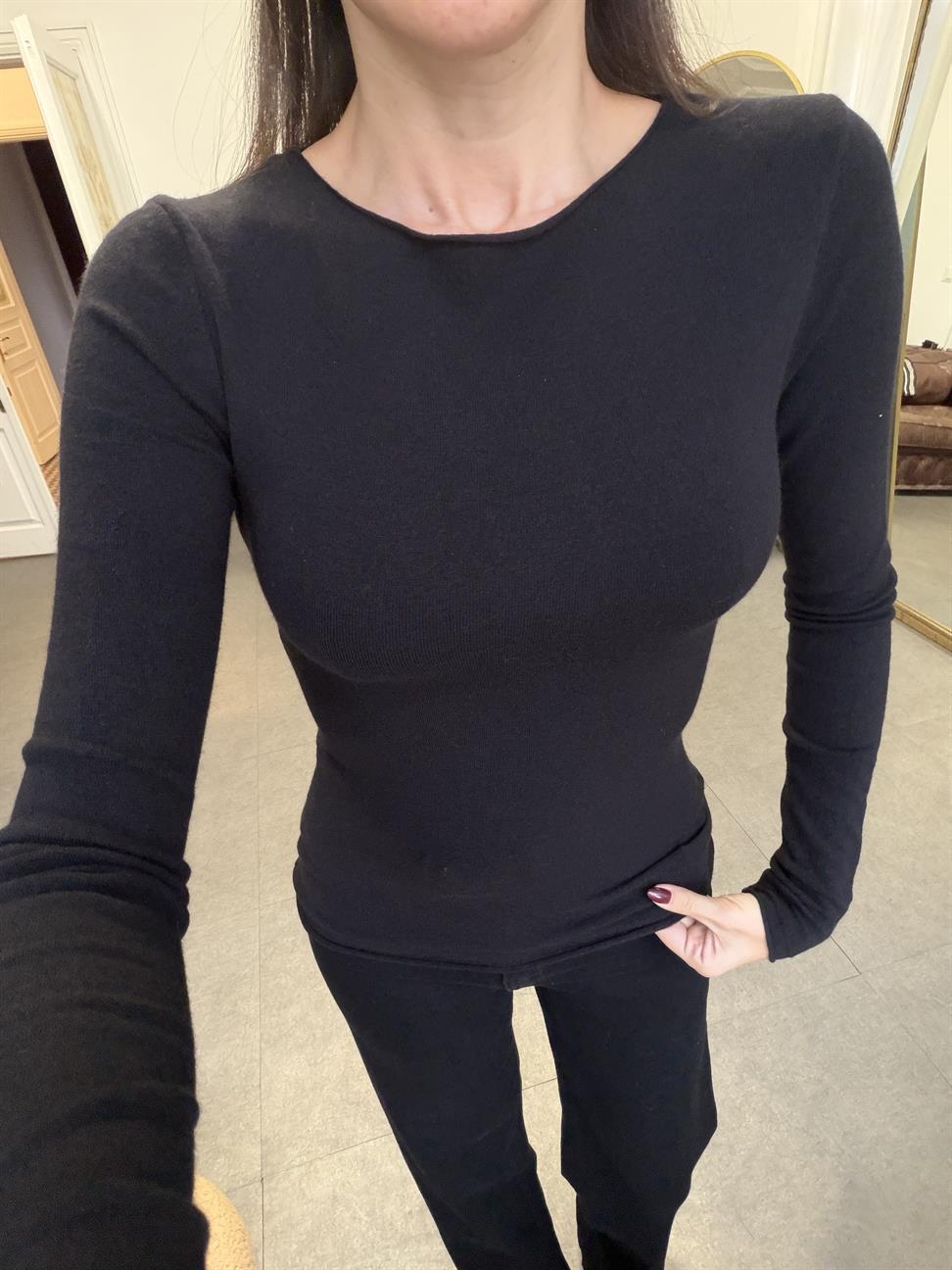 Siyah Kayık Yaka Kaşmirli Ultra Hafif Triko Kazak