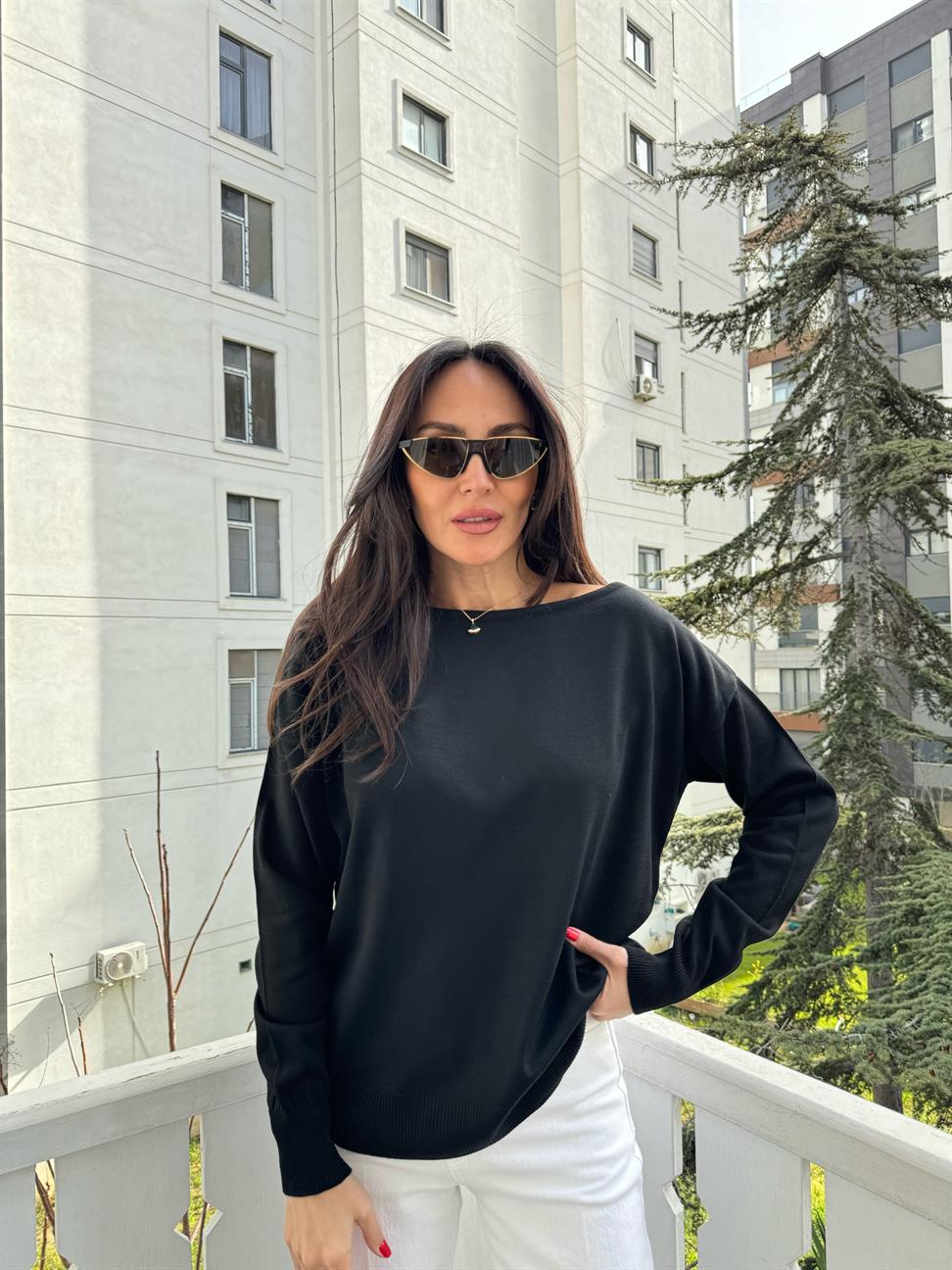 Siyah Kayık Yaka Triko