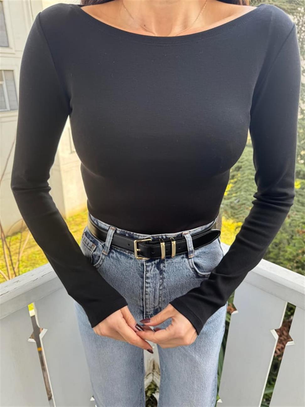 Siyah Kayık Yaka Uzun Kollu Top