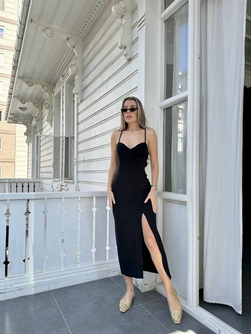 Siyah Kelebek Yaka Sırt Dekolteli Elbise