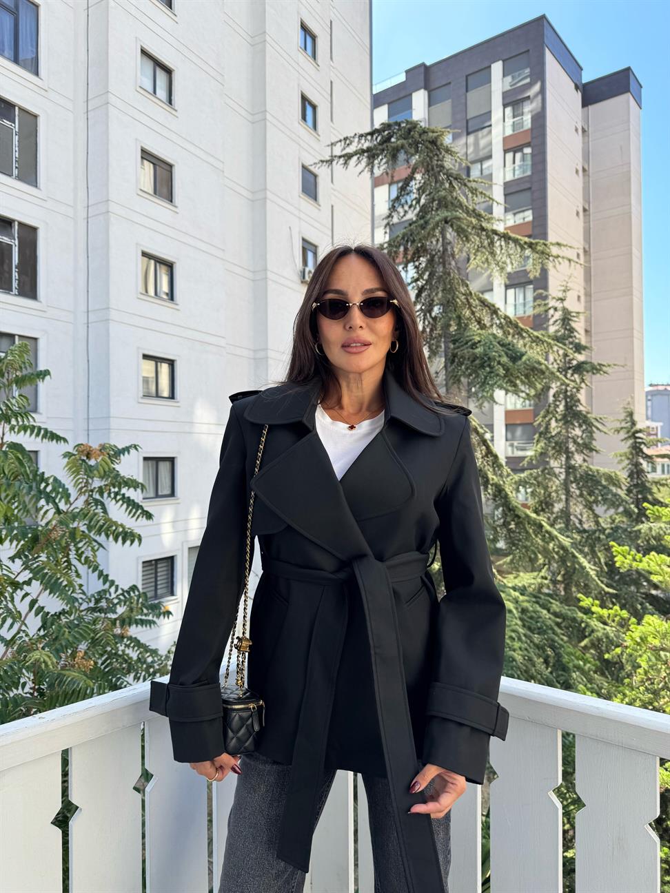 Siyah Kemerli Kruvaze Yaka Ceket