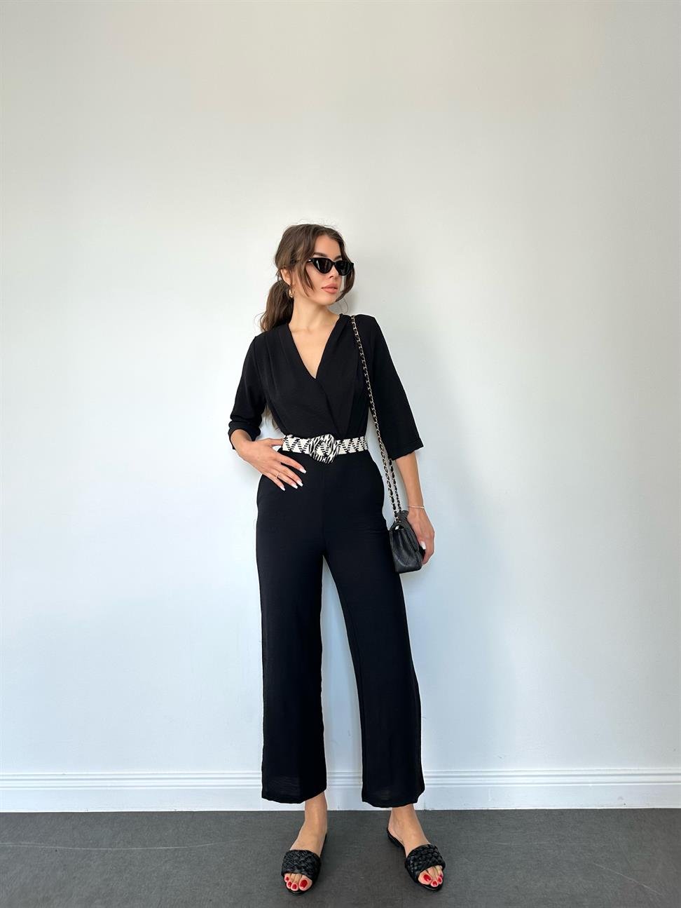 Siyah Kemerli Kruvaze Yaka Tulum