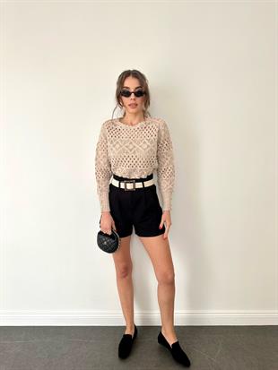 Siyah Kemerli ve Pensli Bermuda Şort