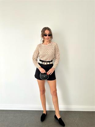 Siyah Kemerli ve Pensli Bermuda Şort