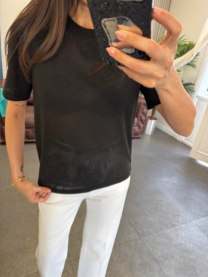 Siyah Kendinden Desenli Kısa Kollu Tişört