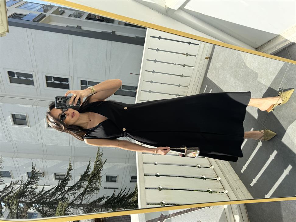 Siyah Düğmeli Uzun Elbise