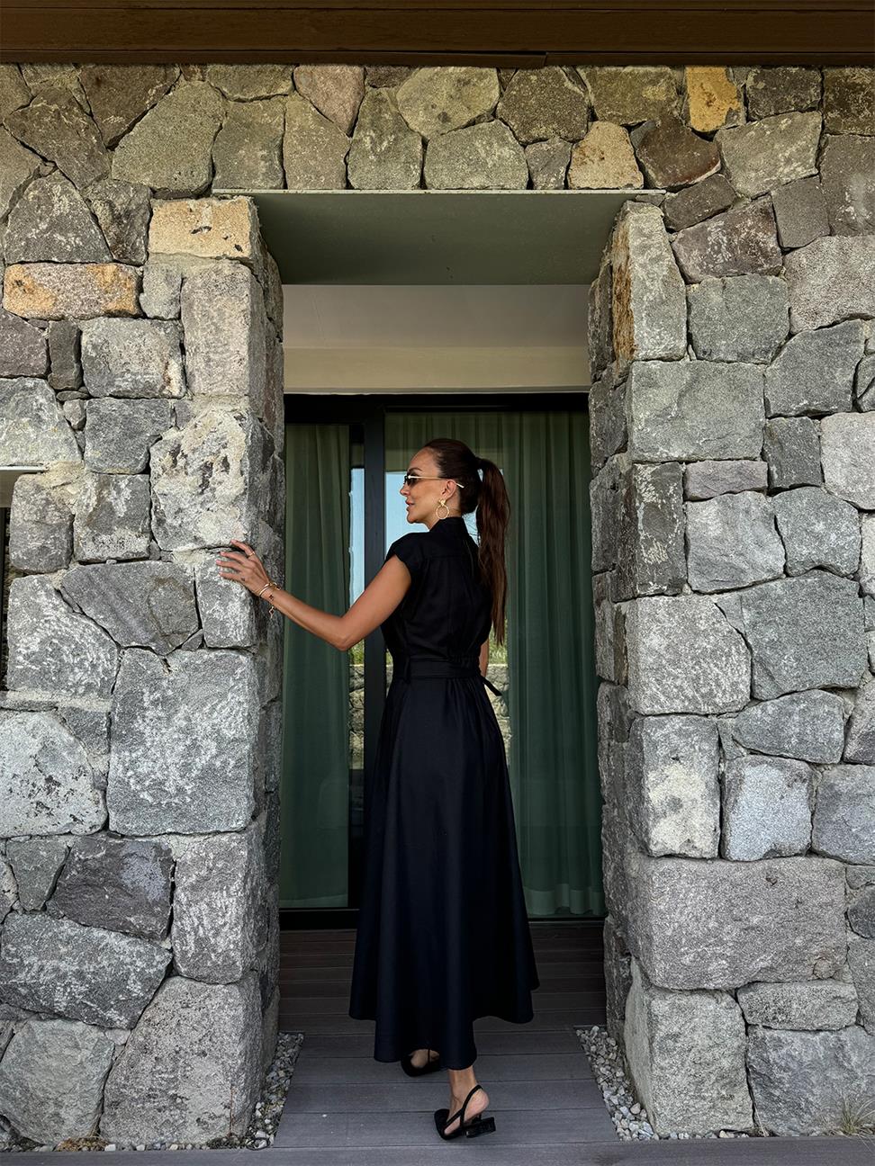 Siyah Keten Kemerli Elbise