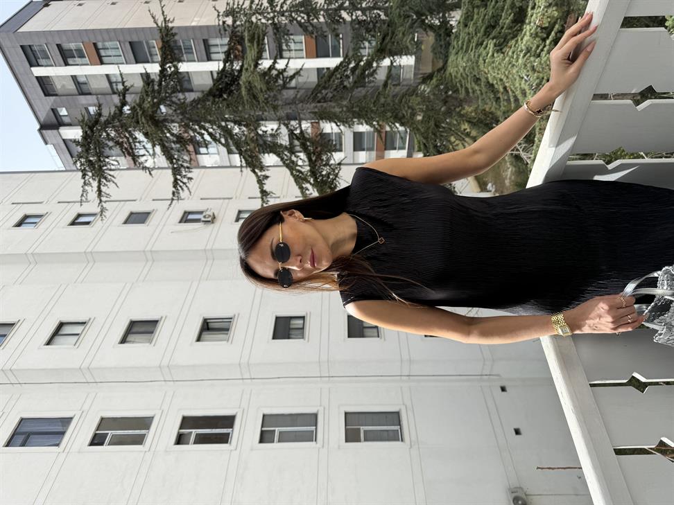 Siyah Kırınkıl Kumaş Kolsuz Elbise