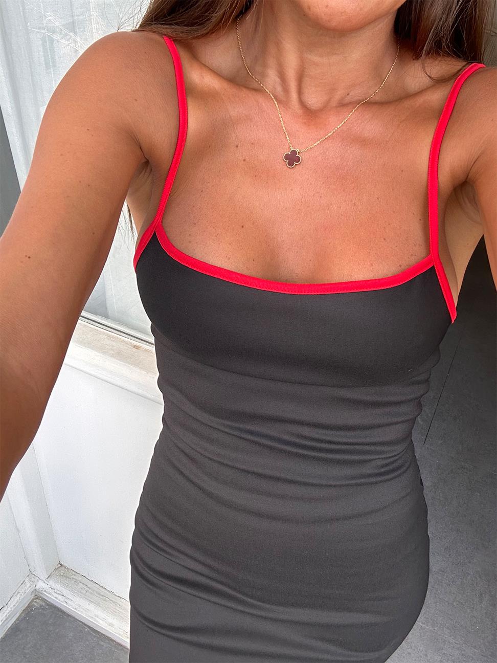 Siyah-Kırmızı Biyeli Kısa Elbise