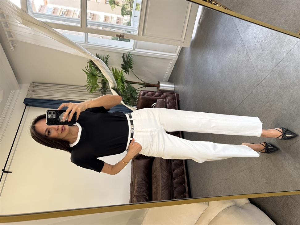 Siyah Kısa Kollu Yakası Şeritli Tişört