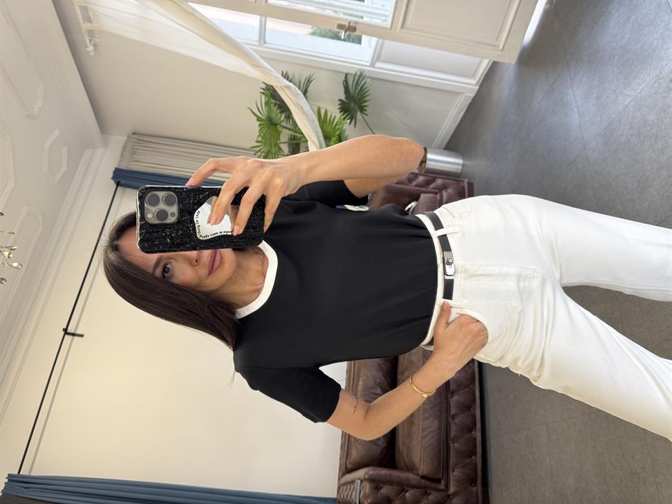 Siyah Kısa Kollu Yakası Şeritli Tişört