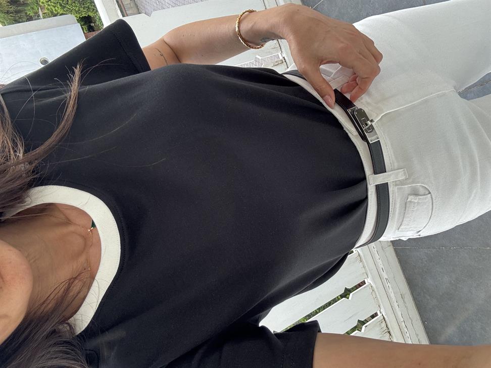 Siyah Kısa Kollu Yakası Şeritli Tişört