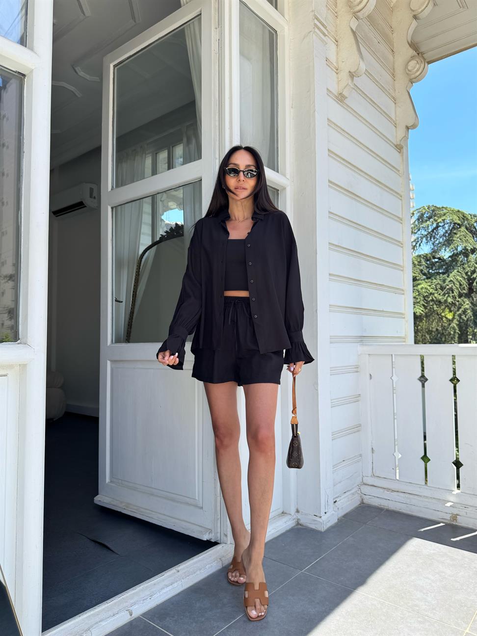 Siyah Kol Fırfırlı Gömlek Şort İkili Takım
