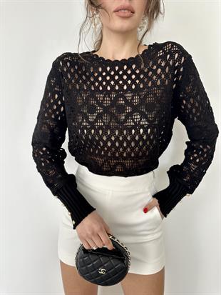 Siyah Kolları Altın Renk Düğmeli Bluz
