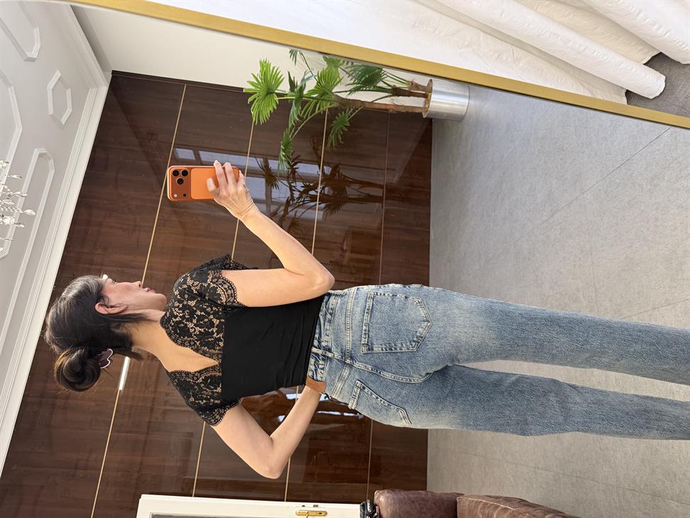 Siyah Kolları Dantelli Bluz