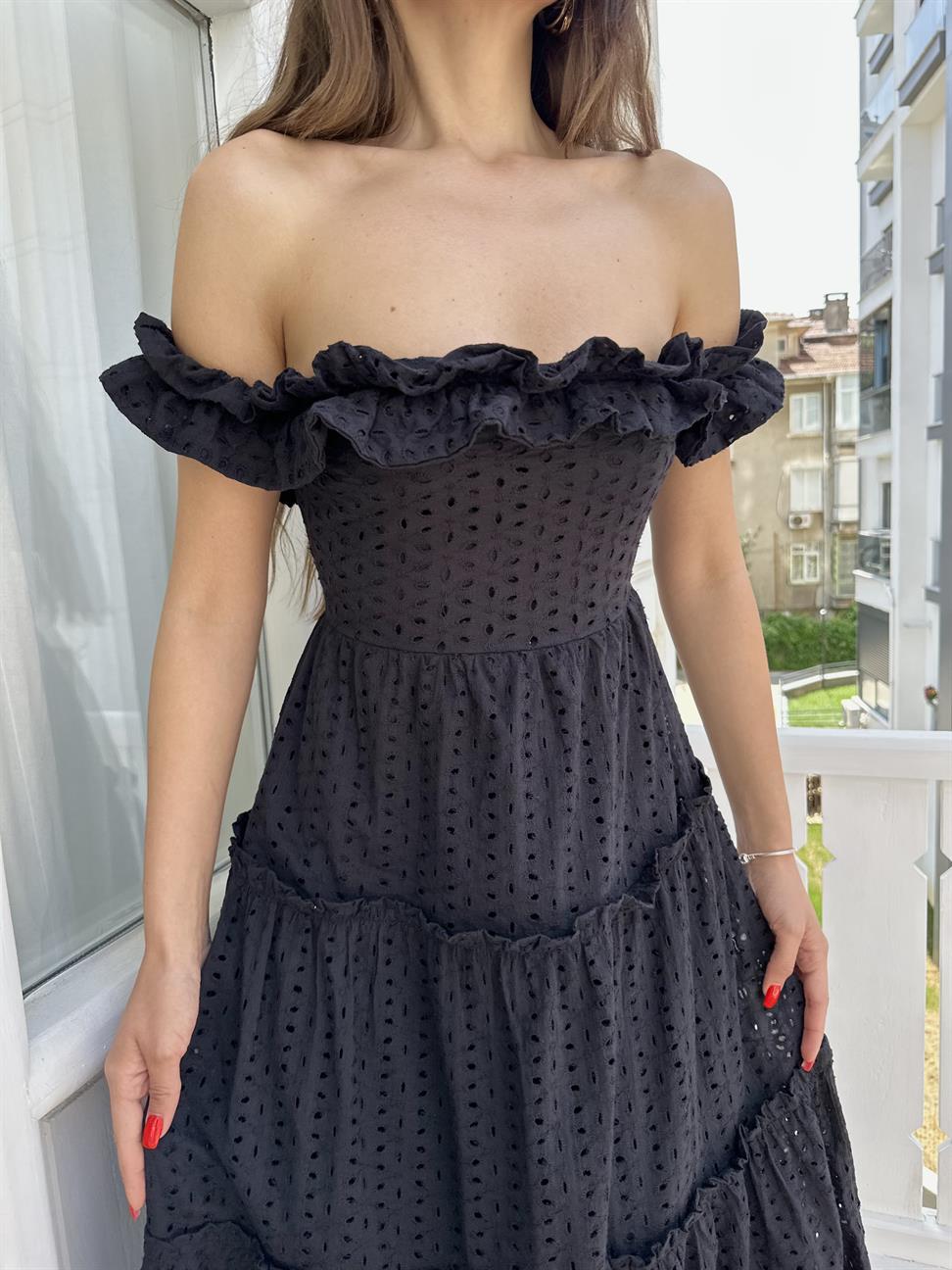 Siyah Kolsuz Brode Elbise