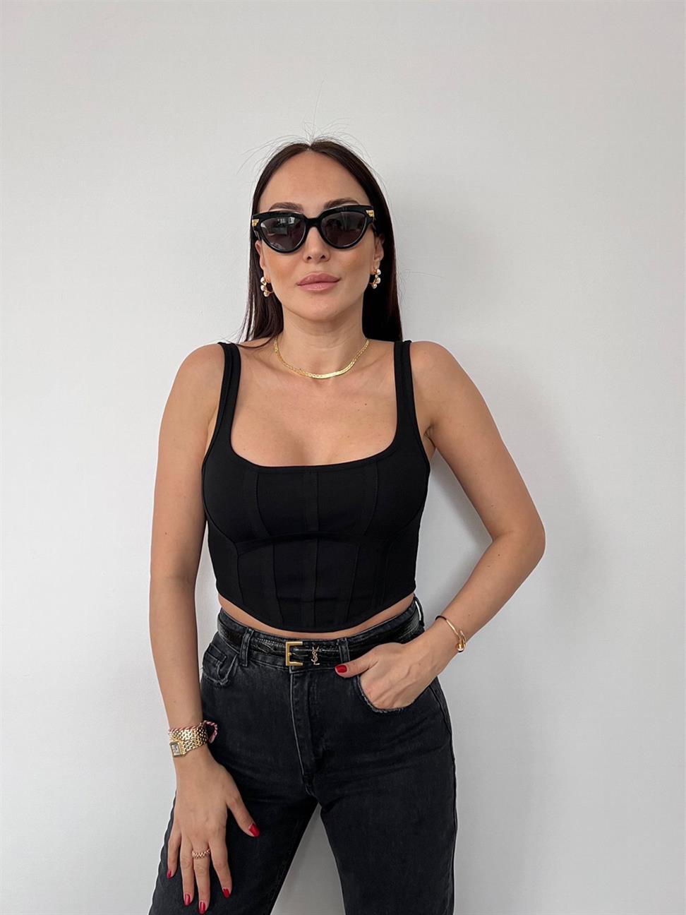 Siyah Korseli Top