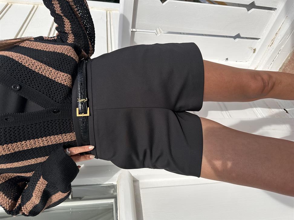 Siyah Kumaş Kadın Şort