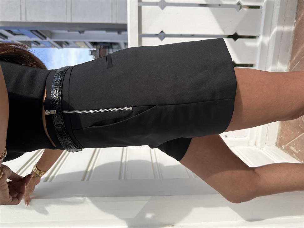 Siyah Kumaş Kadın Şort