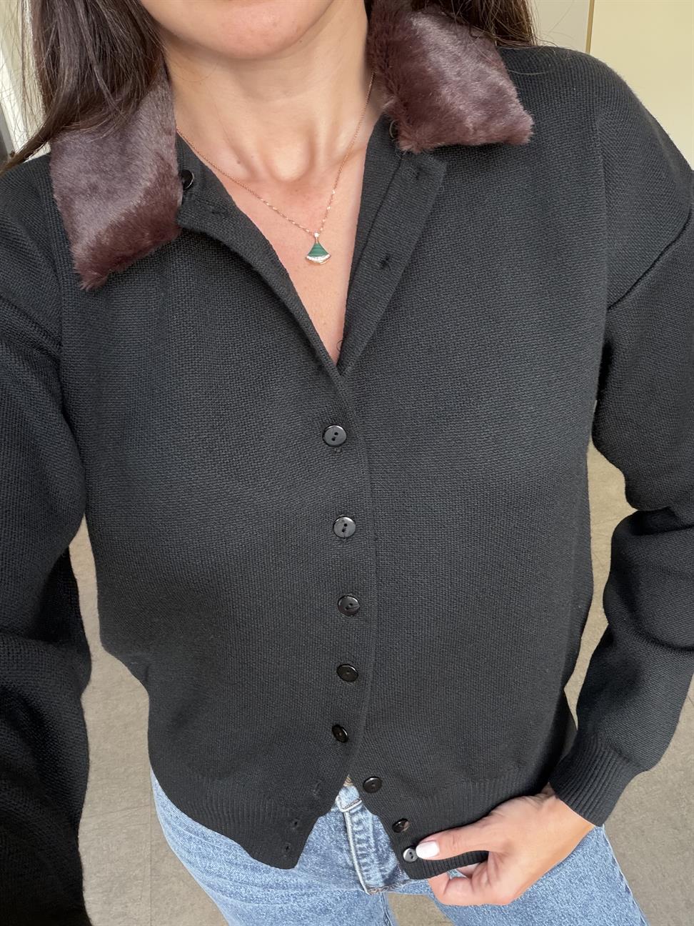 Siyah Kürk Yakalı Triko Hırka