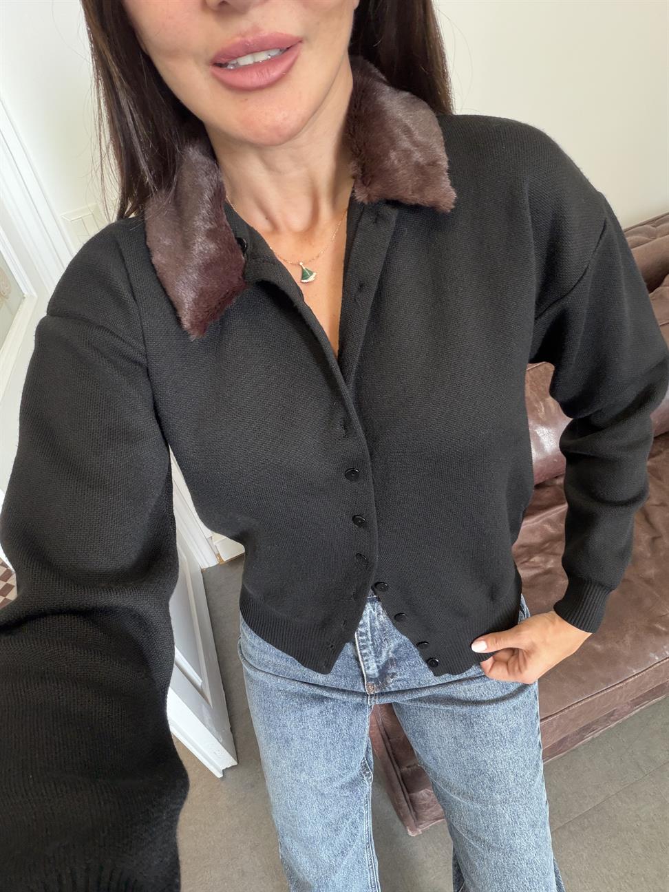 Siyah Kürk Yakalı Triko Hırka