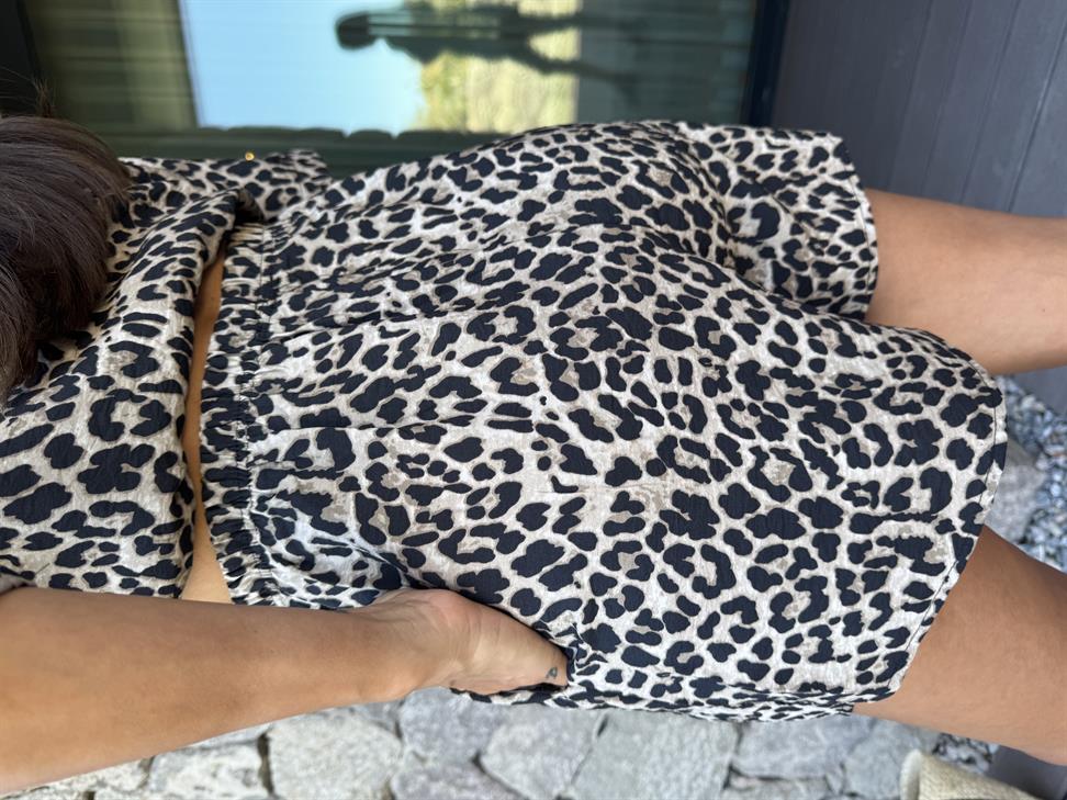 Siyah Leopar Desen Şortlu Takım