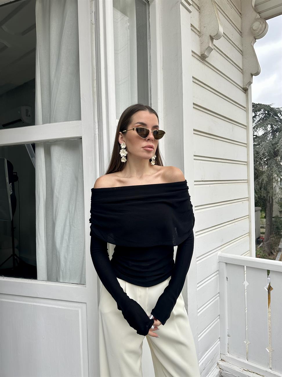 Siyah Madonna Yaka Dökümlü Bluz