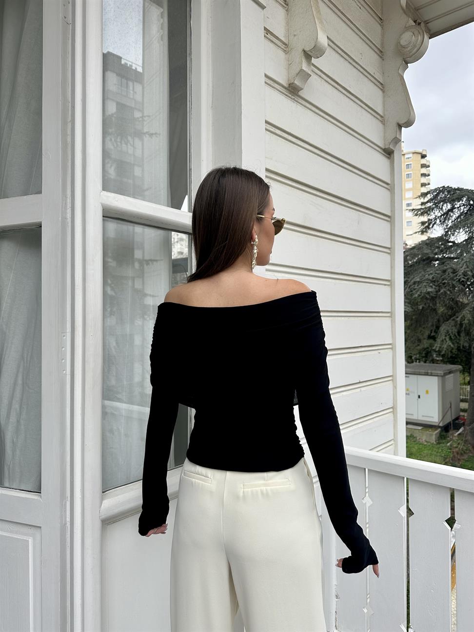 Siyah Madonna Yaka Dökümlü Bluz