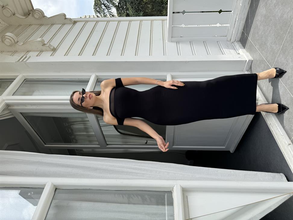 Siyah Madonna Yaka Likralı Elbise