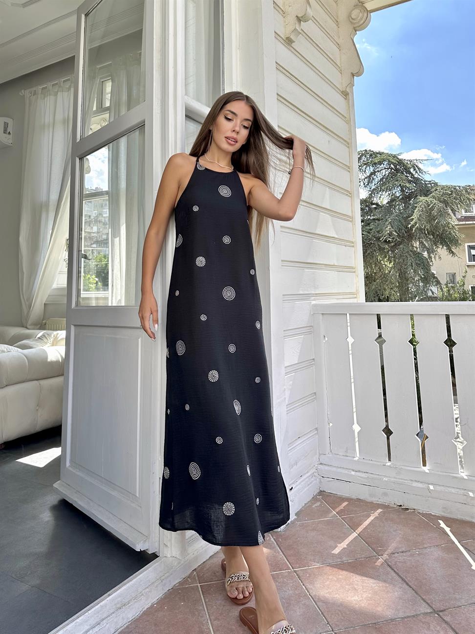 Siyah Nakışlı Elbise