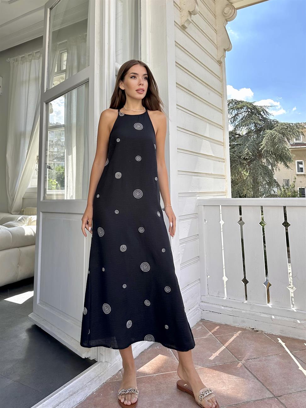 Siyah Nakışlı Elbise