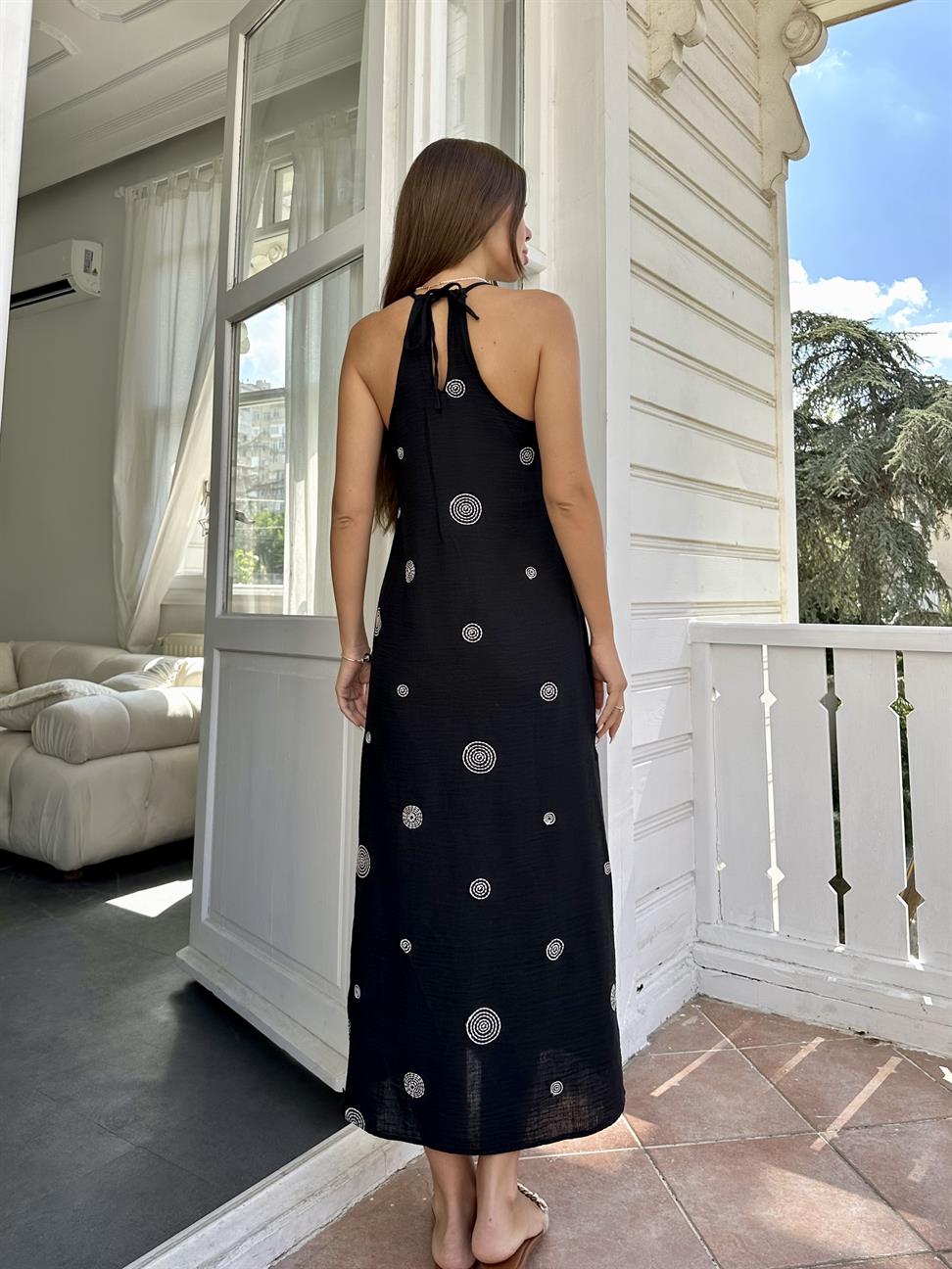 Siyah Nakışlı Elbise