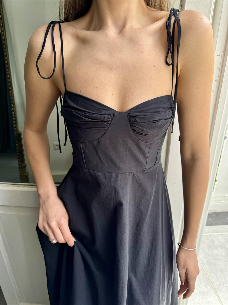 Siyah Omuz Bağlamalı Maxi Boy Elbise