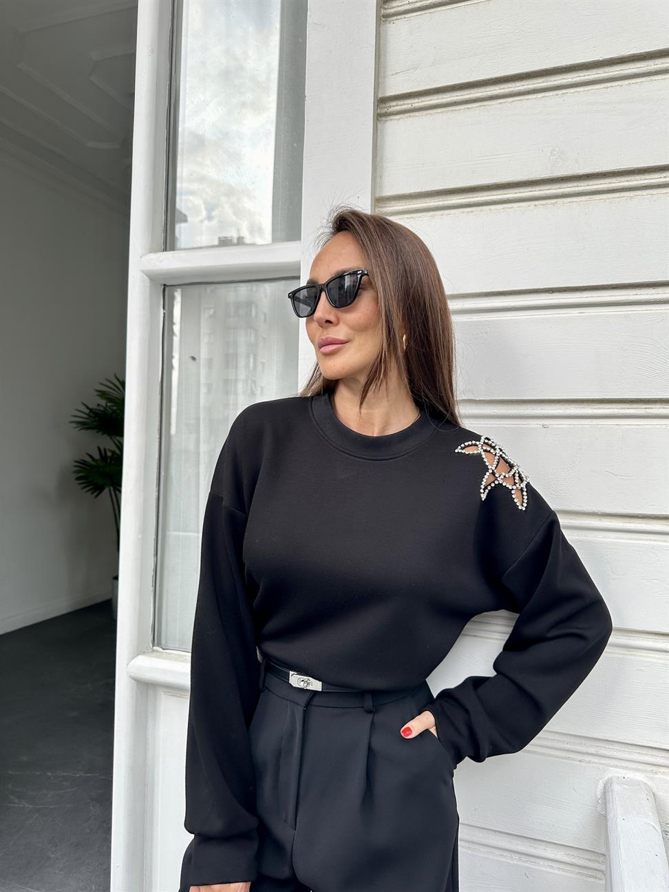 Siyah Omuz Detaylı Tasarım Sweatshirt
