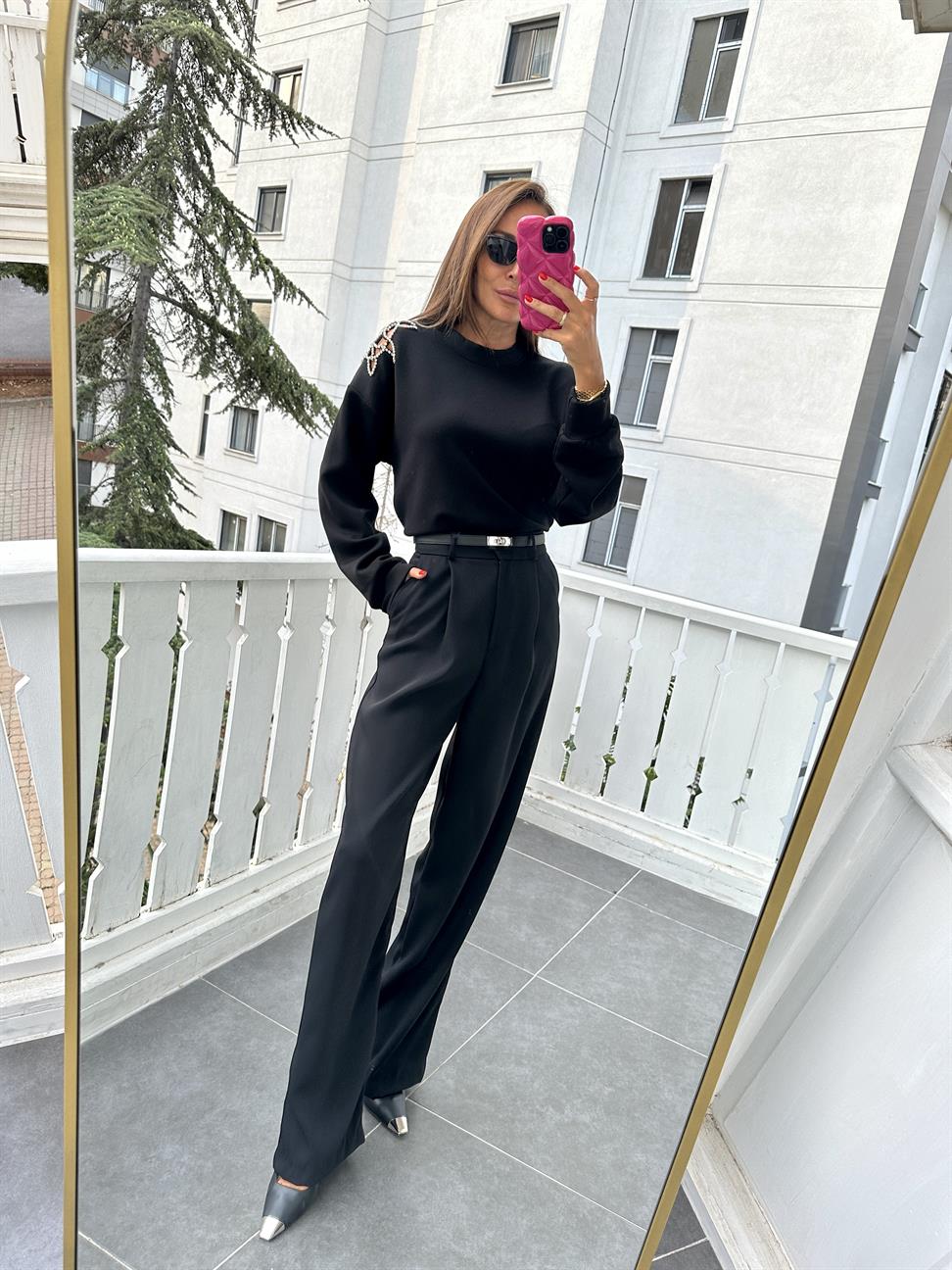 Siyah Omuz Detaylı Tasarım Sweatshirt