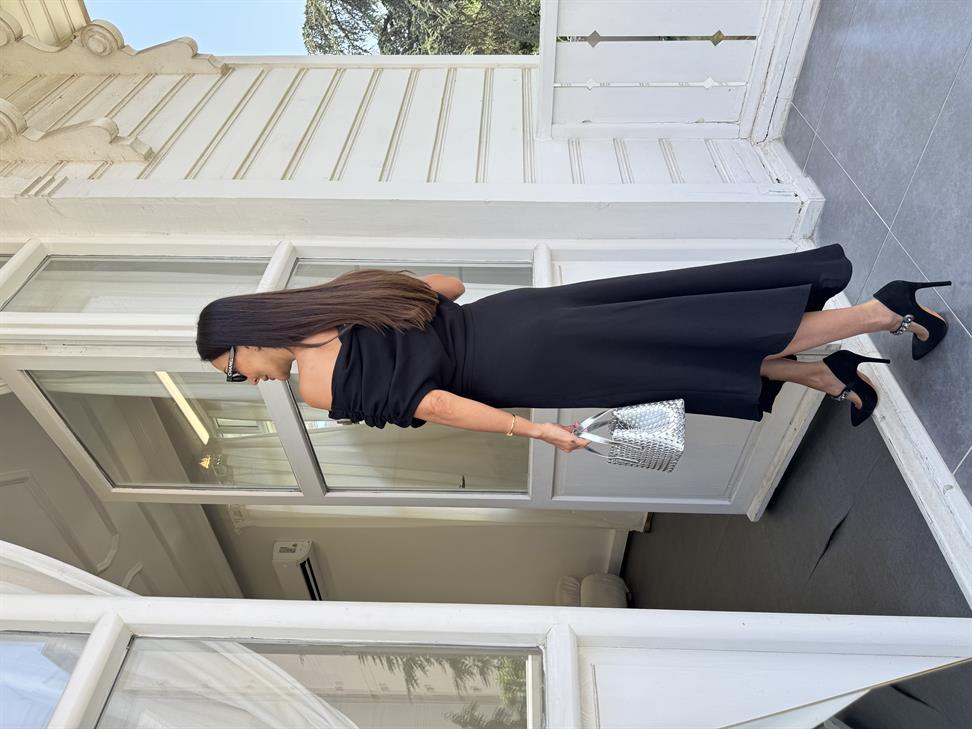 Siyah Omzu Dökümlü Elbise