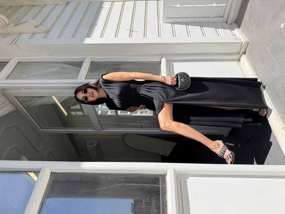 Siyah Omzu Vatka Detay Uzun Elbise