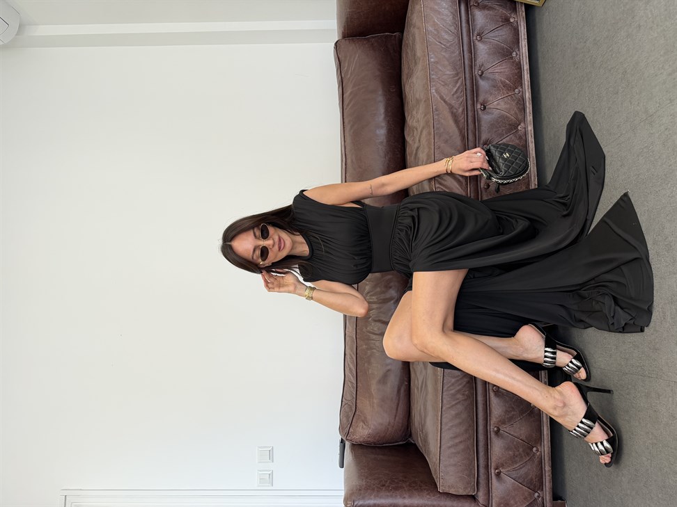 Siyah Omzu Vatka Detay Uzun Elbise