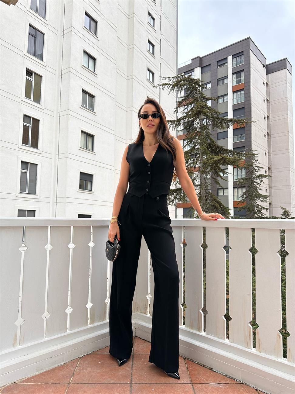 Siyah Önden Düğmeli Yelek